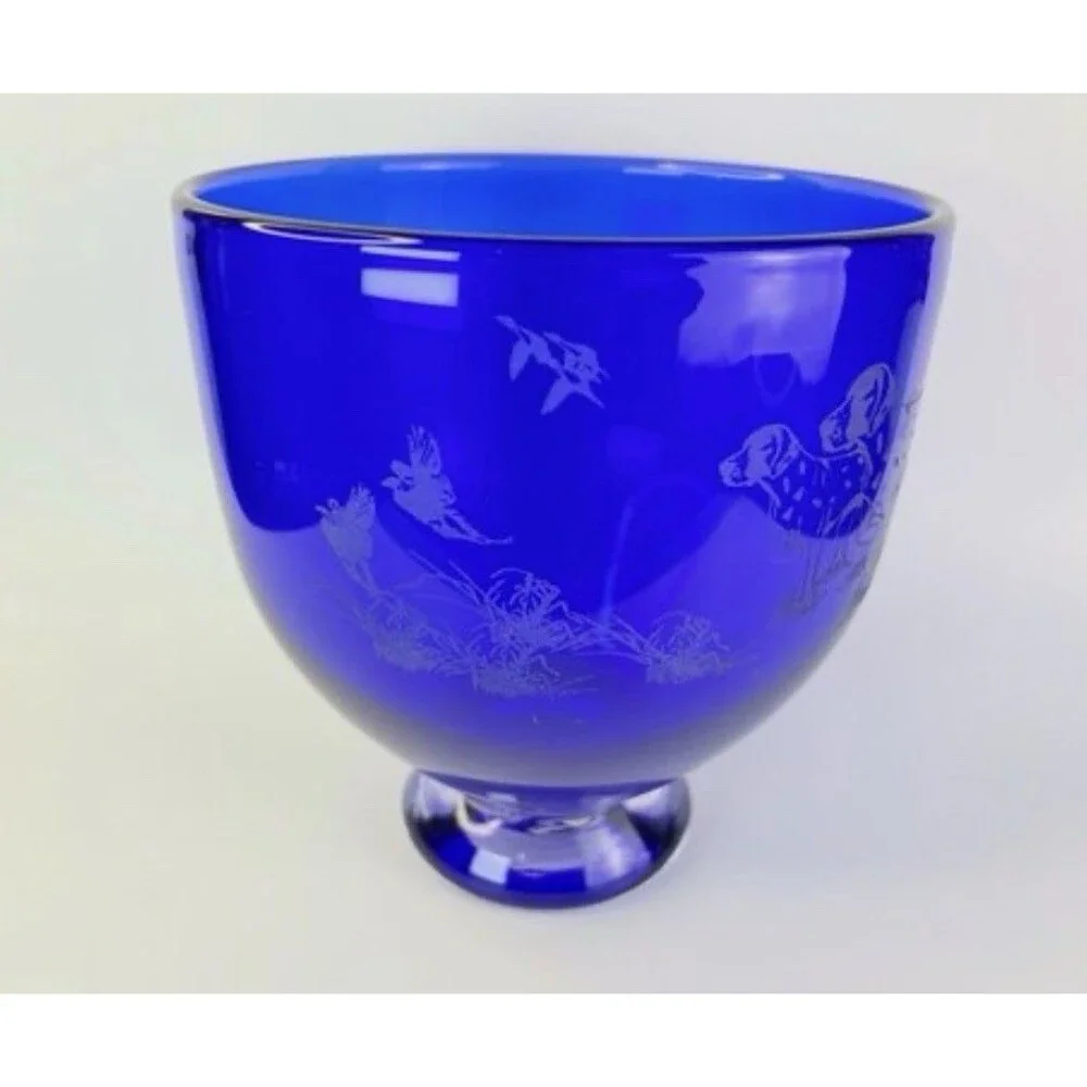 Arnold Larson Signed Cobalt Blue Etched Glass Bowl Hunting Dogs Pointers 7